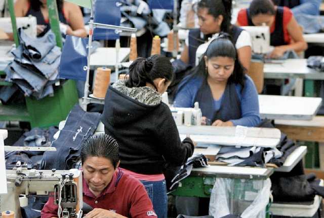Inspectores de trabajo volverán a emitir sanciones contra empresas que cometan abusos. (Foto Prensa Libre: Hemeroteca)