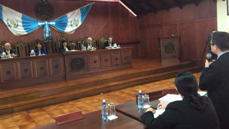 El diputado Baudlio Hichos intentra frenar el proceso pena en su contra que tienen el MP y la CICIG. (Foto Prensa Libre: Esbin García)