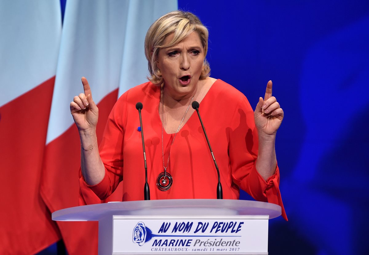 Marine Le Pen apuesta por una moneda nacional en Francia. (Foto Prensa Libre: AFP)