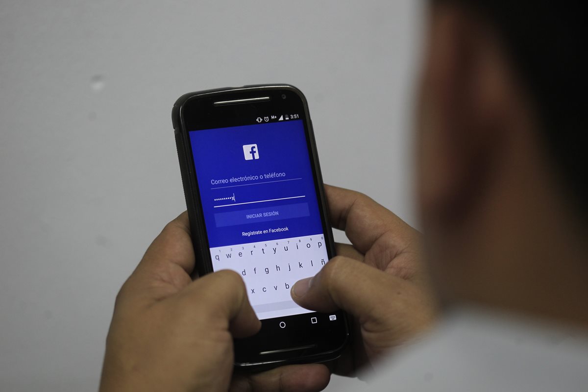 Facebook es una de las redes sociales más usadas para desahogar emociones. (Foto Prensa Libre Edwin Bercián)