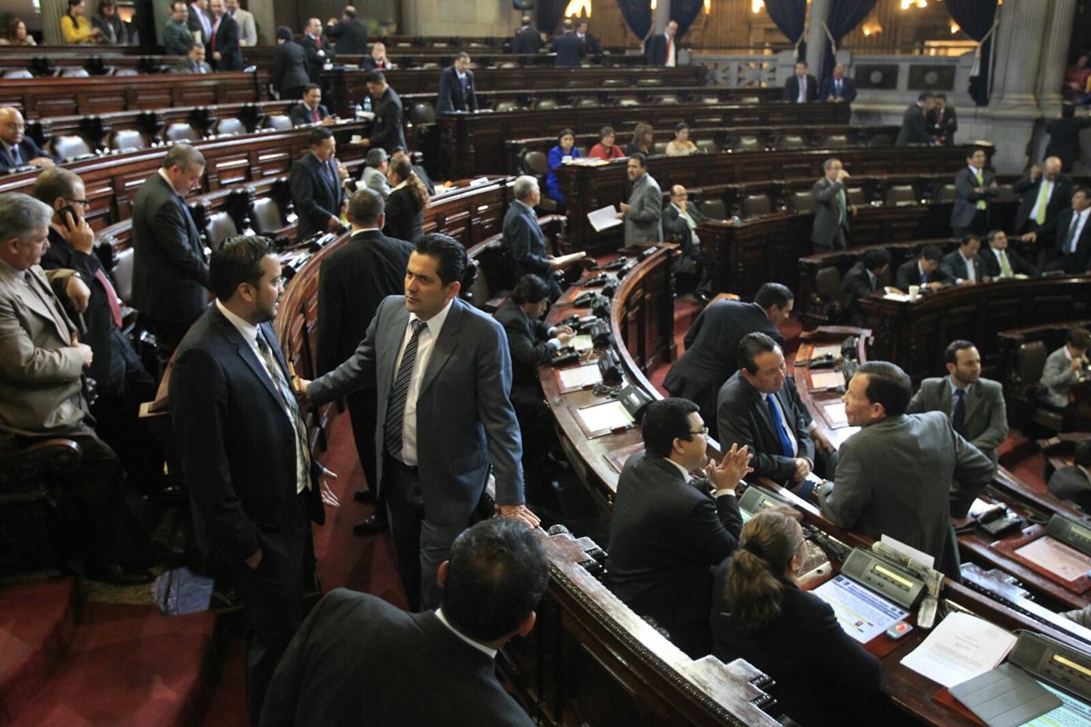 Diputados aprobaron este jueves la Ley de Tarjetas de Crédito. (Foto Prensa Libre: Esbin García)