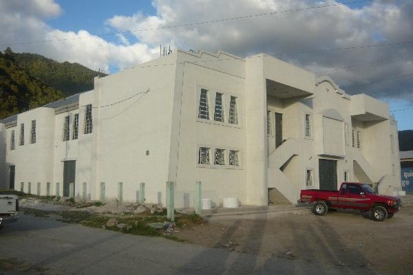 Salón comunal fue terminado 10   años después de que se iniciara su construcción.