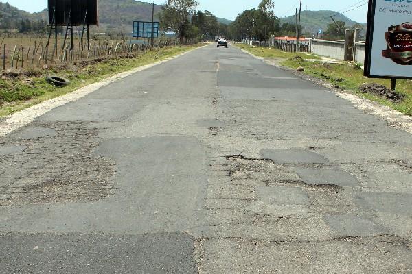 Una de  las carreteras que se encuentran deterioradas, en Jalapa.