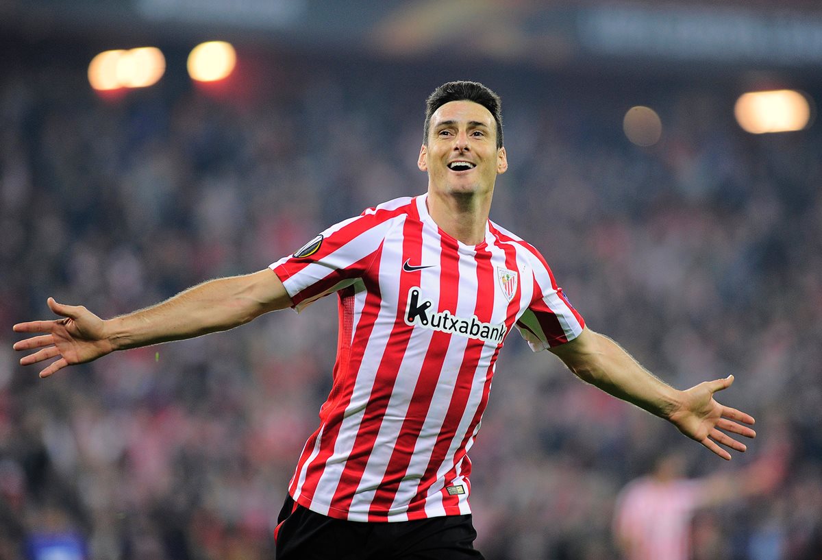 El delantero Aritz Aduriz marcó cinco goles para el Athletic de Bilbao frente al KRC Gent. (Foto Prensa Libre: AFP)