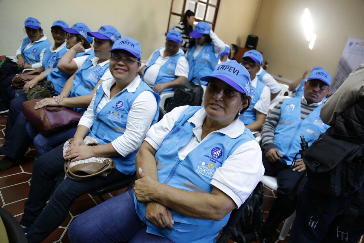 Personal que llevará a cabo la encuesta en los 22 departametos del país. (Foto Prensa Libre: Mingob)