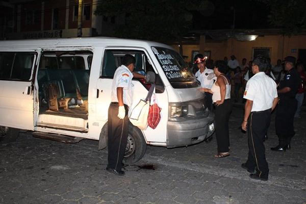 Escena del crimen del piloto muerto de tres impactos de bala.<br _mce_bogus="1"/>