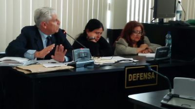 La defensa de las sindicadas al momento de exponer sus argumentos ante el Tribunal Séptimo de Sentencia Penal( Foto Prensa Libre: Hemeroteca PL)