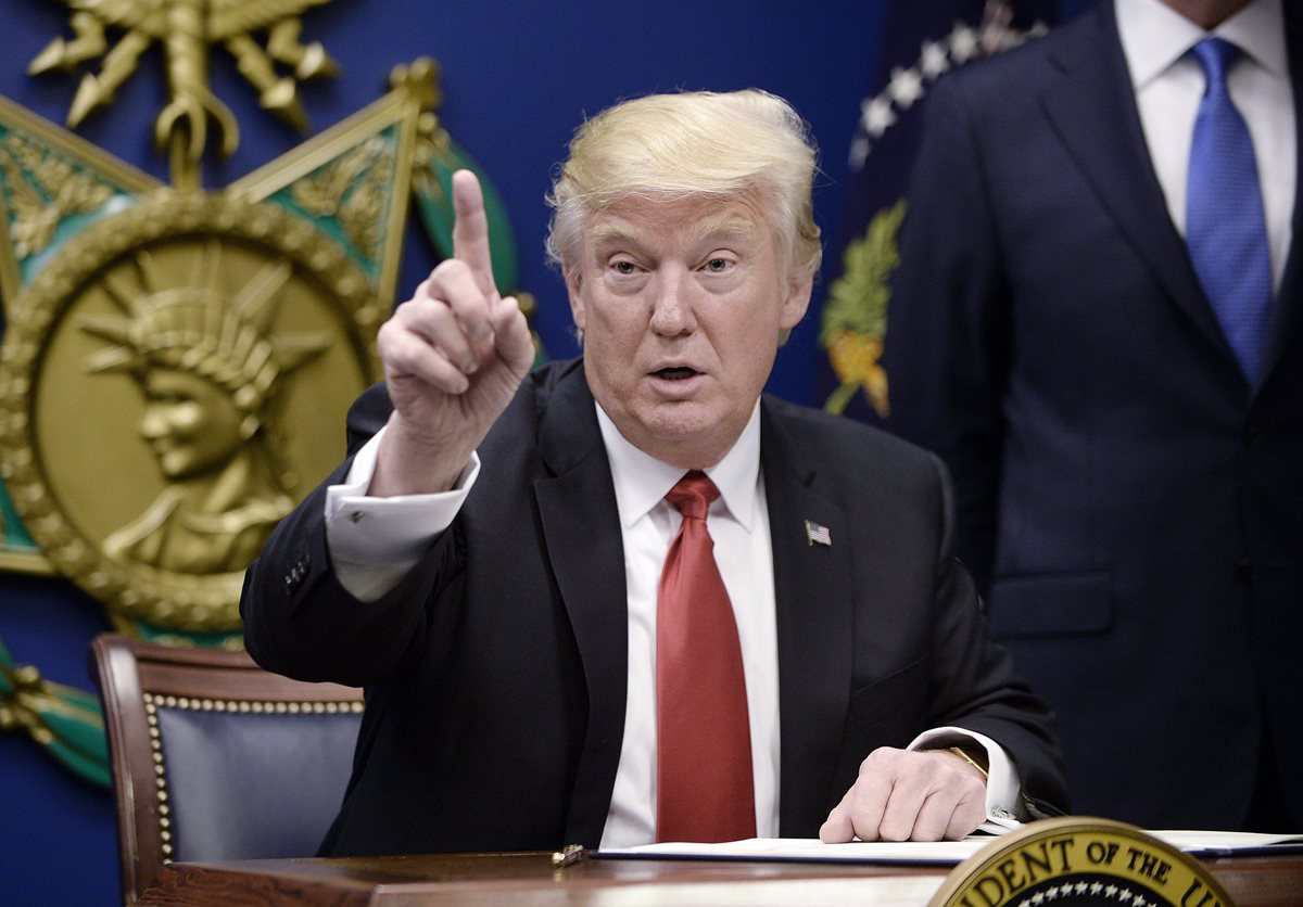 Donald Trump no cesa sus ataques a la Prensa. (Foto Prensa Libre: AFP)