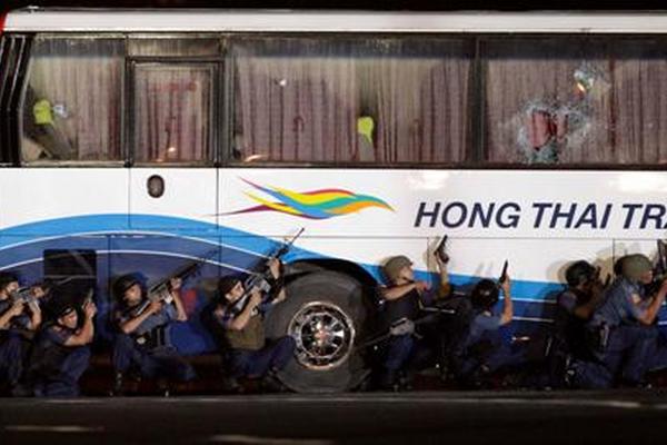 Policía toma autobús secuestrado por un ex agente.<br _mce_bogus="1"/>