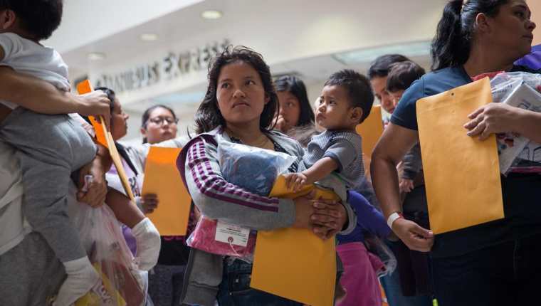 Hasta 24 meses podría llevar la reunificación de menores que fueron separados de sus padres en la frontera con Estados Unidos, según las autoridades estadounidenses. (Foto Prensa Libre: Hemeroteca PL)