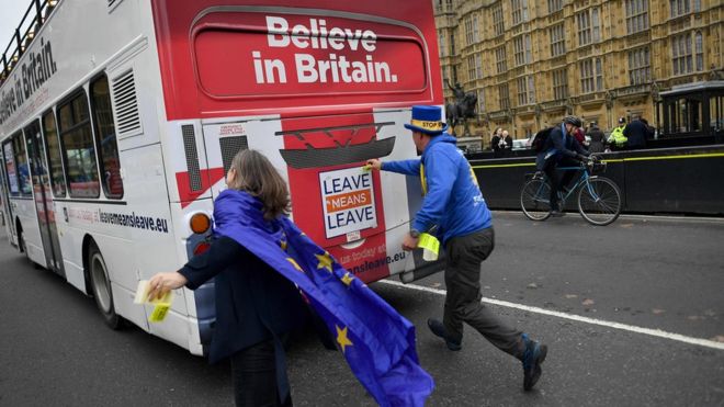 ¿Llegará el autobús del Brexit a su destino? (Foto Prensa Libre:AFP)