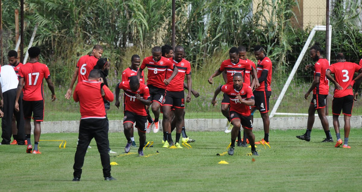 Los jugadores de Trinidad y Tobago, durante su entrenamiento matutino. (Foto Prensa Libre: Marcela Morales)