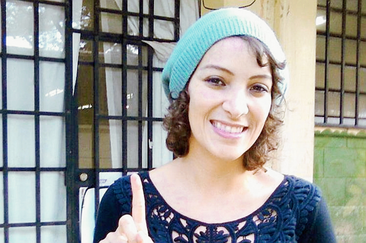 Gaby Moreno votó a las 7 horas en la zona 14. (Foto Prensa Libre: Jesús Cuque).