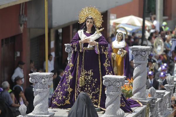 Imagen de la Virgen de Dolores que acompaña a Jesús Nazareno del rescate en Miércoles Santo (Foto Prensa Libre: A. Interiano)<br _mce_bogus="1"/>