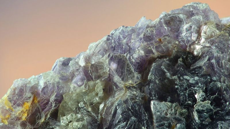 La lepidolita es la fuente del litio. (GETTY IMAGES).