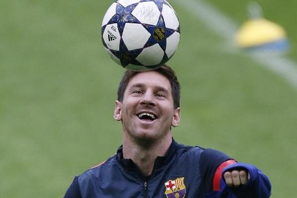 El vicepresidente deportivod del Barcelona, garantiza a Messi una mejora de contrato. (Foto Prensa Libre: AP)