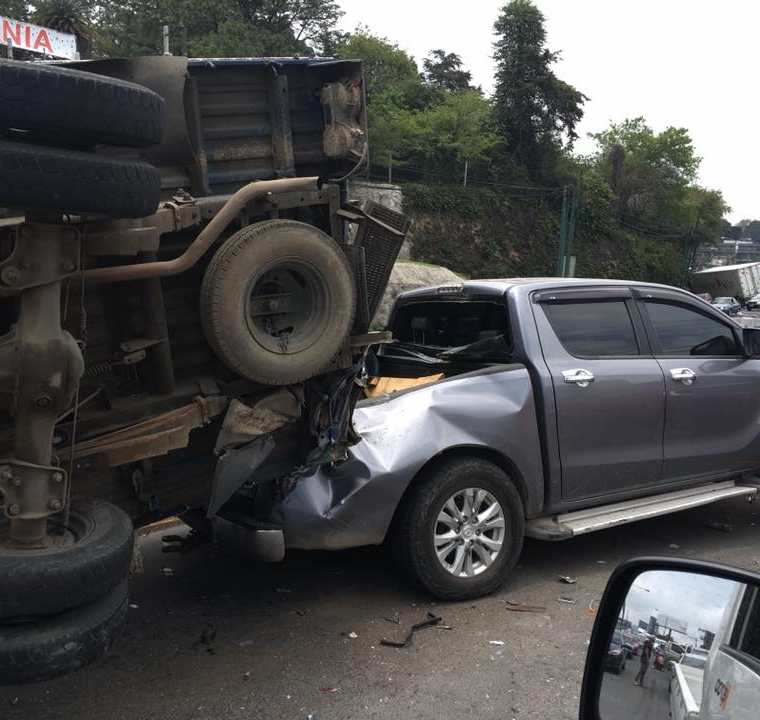 Al menos nueve vehículos fueron los implicados en el percance. (Foto Prensa Libre: Cortesía)