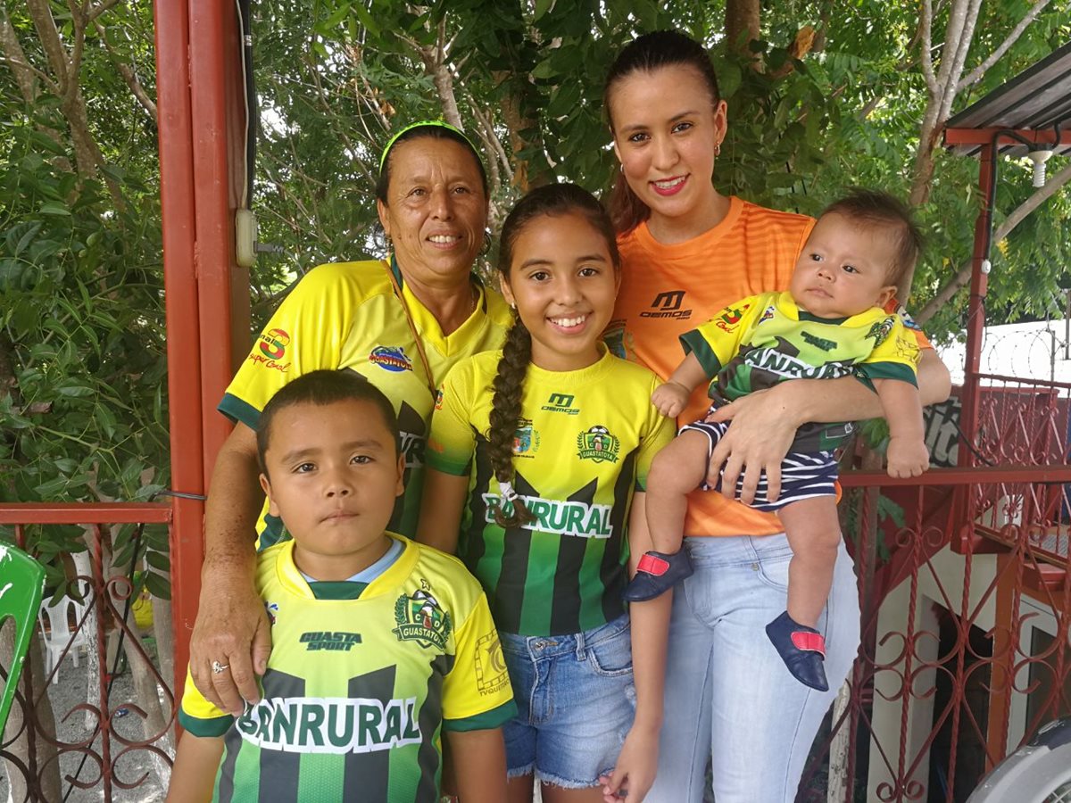 La familia de JJ Paredes muestra su apoyo al portero pechoamarrillo.