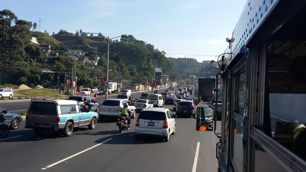 El tránsito vehícular podría complicarse este lunes en la CA-9 Sur. (Foto Prensa Libre: HemerotecaPL)