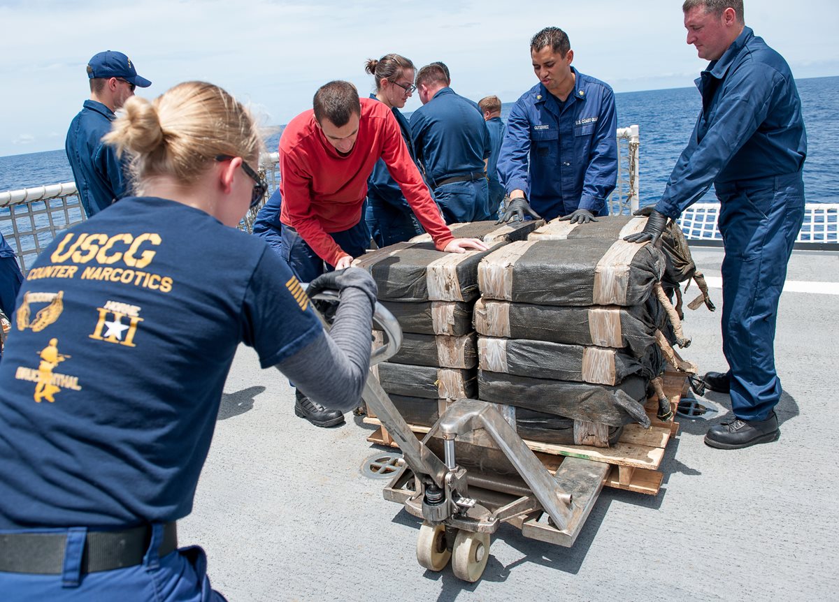 <em>La Guardia Costera de Estados Unidos señaló que los carteles de la droga han volcado sus operaciones a través del mar. (Foto Prensa Libre: AP).</em>