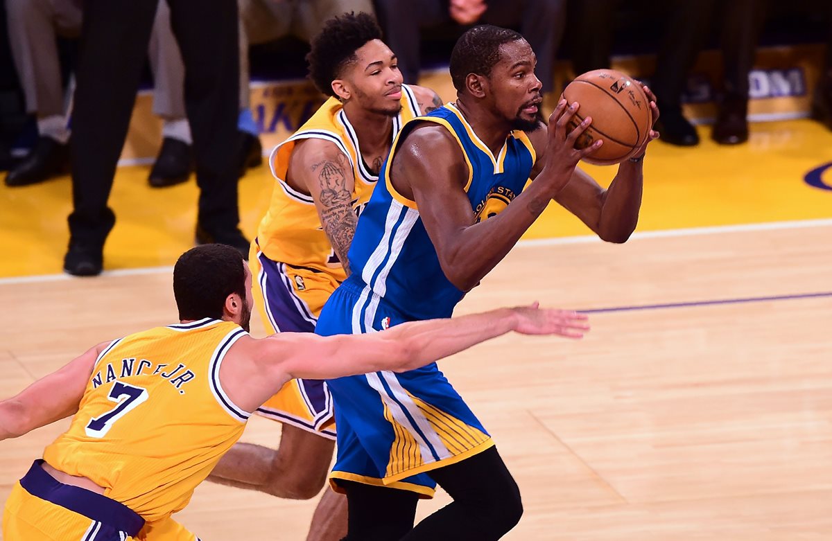 Kevin Duran será baja importante para el equipo Golden State. (Foto Prensa Libre: AFP)