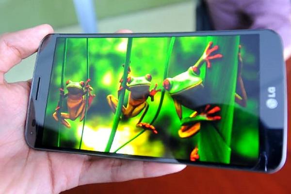 La calidad de la imagen del G Flex es de alta definición.  Esto mejora el contenido audiovisual. (Foto Prensa Libre: Áxel Vicente)