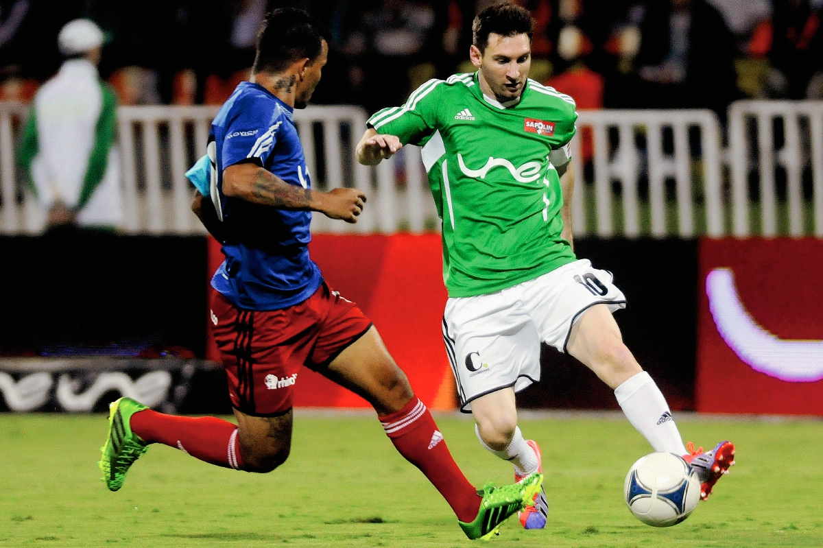 El 29 de junio de 2013, el equipo "Amigos de Messi" se enfrentaron al equipo "Amigos de Robinho" en el estadio Atanasio Girardot de Medellín, Colombia. (Foto Prensa Libre: EFE)
