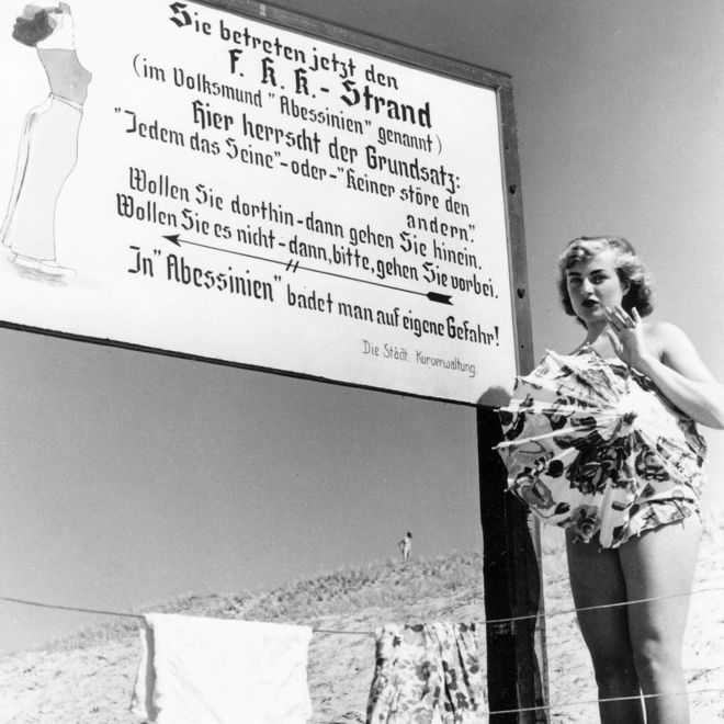 La "cultura del cuerpo libre" fue promovida por naturalistas que exigían sus derechos a partir de 1920. GETTY IMAGES