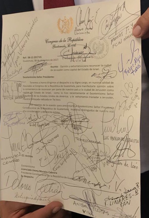 Esta es la carta firmada por diputados que solicitan el traslado de la embajada. (Foto: Tomada del Twitter del diputado Álvaro Arzú Escobar)