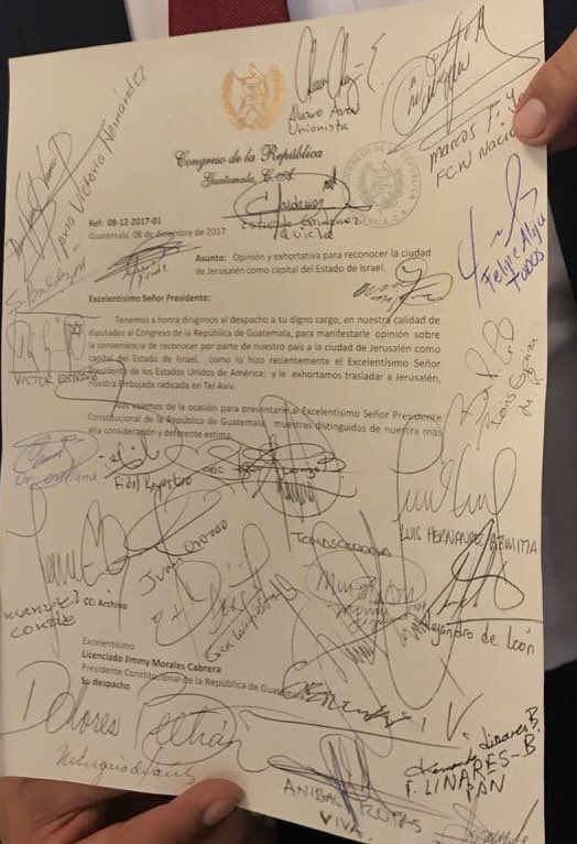 Esta es la carta firmada por diputados que solicitan el traslado de la embajada. (Foto: Tomada del Twitter del diputado Álvaro Arzú Escobar)