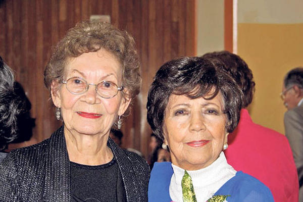 Una de las últimas apariciones públicas de Azurdia fue el 4 de noviembre: en su 80 cumpleaños. Junto a ella, la actriz María Teresa Martínez. (Foto Prensa Libre:  CORTESÍA DE MARÍA TERESA MARTÍNEZ)