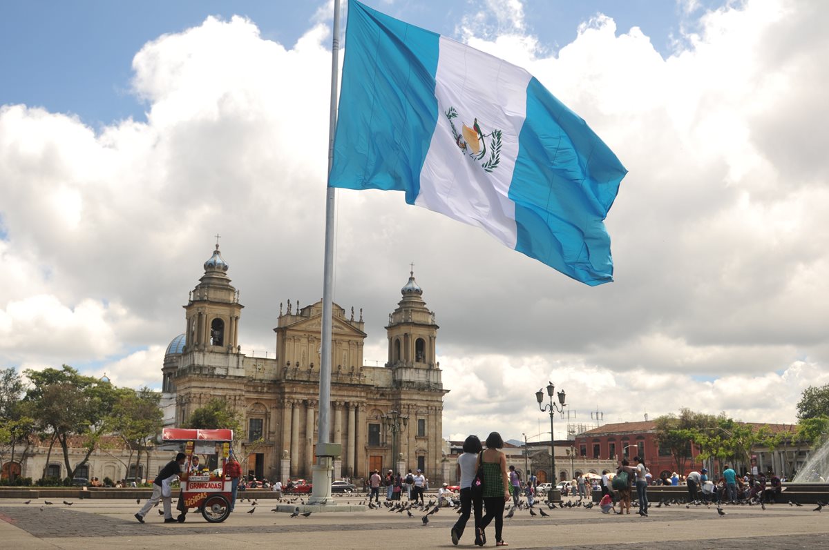 Bandera de Guatemala en el Parque Central