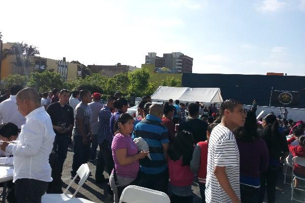 Pobladores de San Francisco El Alto, en la consulta que se celebró en Los Ángeles. EE. UU.