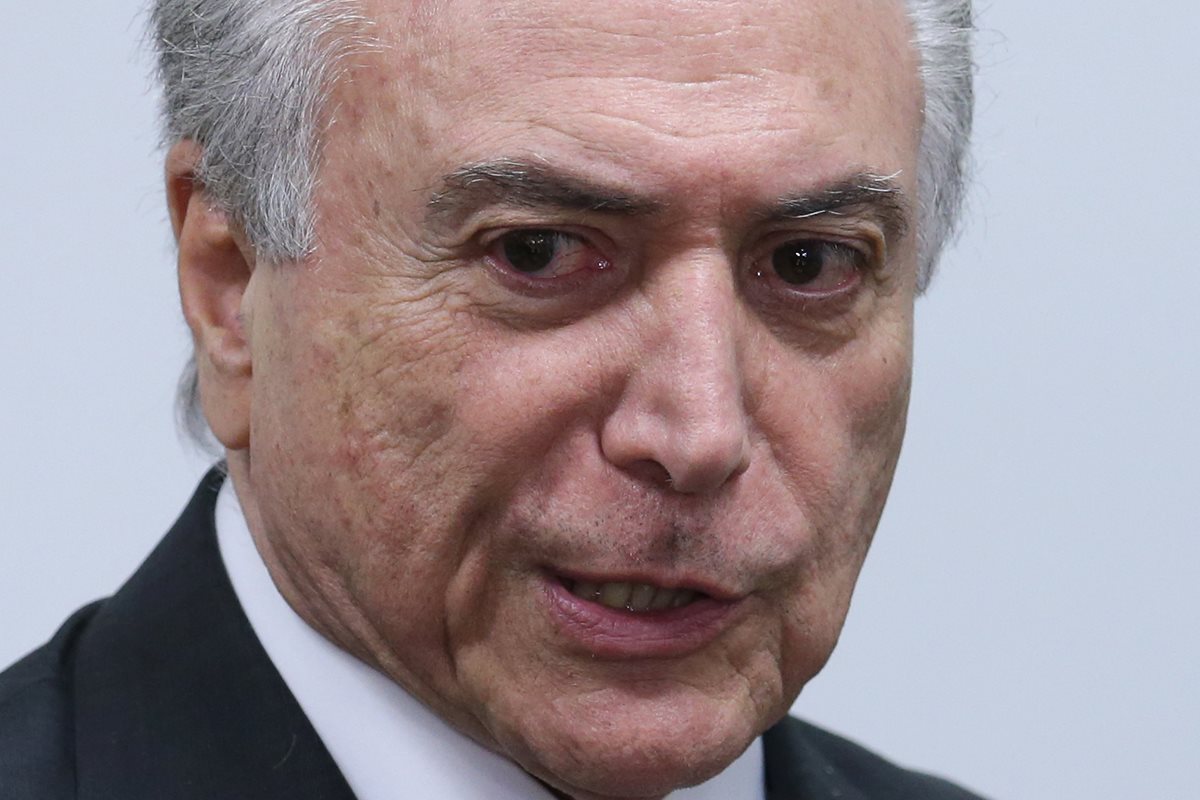 Michel Temer, presidente interino de Brasil, podría afrontar un juicio político. (Foto Prensa Libre: AP).