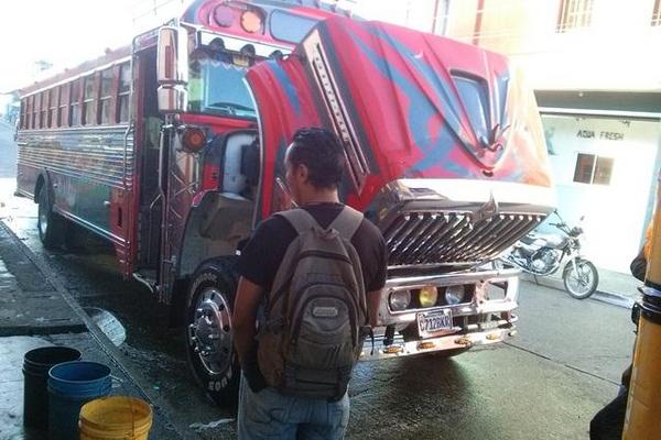Un colectivo permanece estacionado en una calle de Cuilapa, debido al paro de servicio por las extorsiones. (Foto Prensa Libre: Oswaldo Cardona) <br _mce_bogus="1"/>