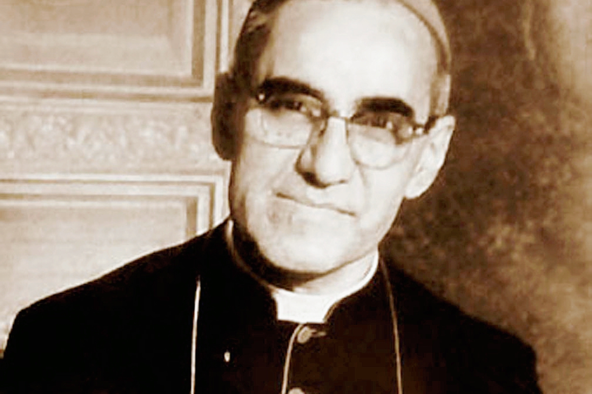 Monseñor Óscar Arnulfo Romero, fue asesinado mientras oficiaba una misa el 24 de marzo de 1980. (Foto Prensa Libre: Hemeroteca PL).