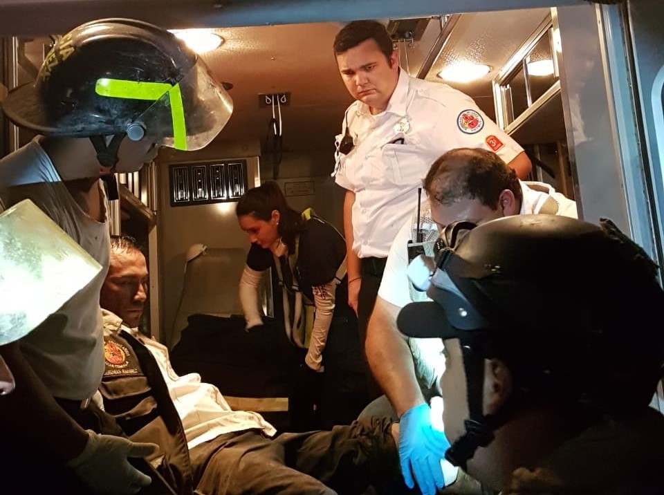 El velerista guatemalteco Nicolás Rogers prestó los servicios de ayuda a varias poblaciones afectadas por la erupción del Volcán de Fuego. (Foto Prensa Libre: Nicolás Rogers)