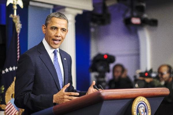 Barack Obama instó ayer  al Congreso a que impida la subida de impuestos para clase media y evitar el "abismo fiscal". (Foto Prensa Libre: EFE)