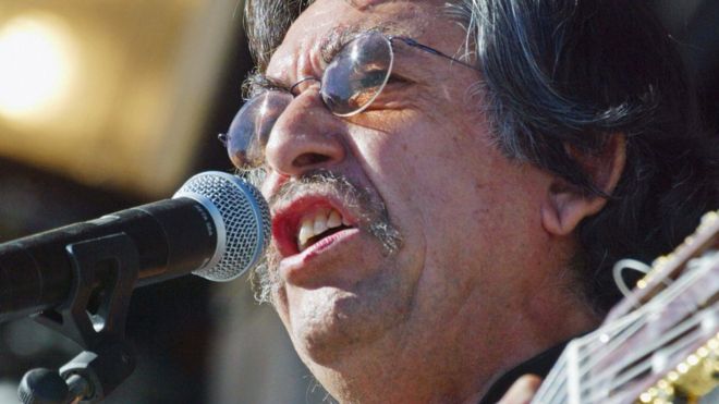 El guitarrista Ángel Parra adoptó como país a Francia luego de que le fue impuesto un exilio por la dictadura chilena de Augusto Pinochet. GETTY IMAGES
