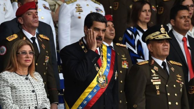 Nicolás Maduro estaba dando un discurso sobre la Guardia Nacional Bolivariana junto a su esposa Cilia Flores cuando ocurrió la explosión. (Getty Images)