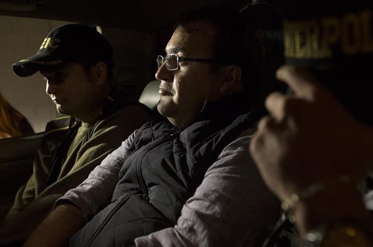 Javier Duarte, exgobernador de Veracruz, México, fue capturado en Panajachel, Sololá, la noche del sábado. Luego fue trasladado a la prisión en el Cuartel Matamoros. (Foto, Prensa Libre: AP).