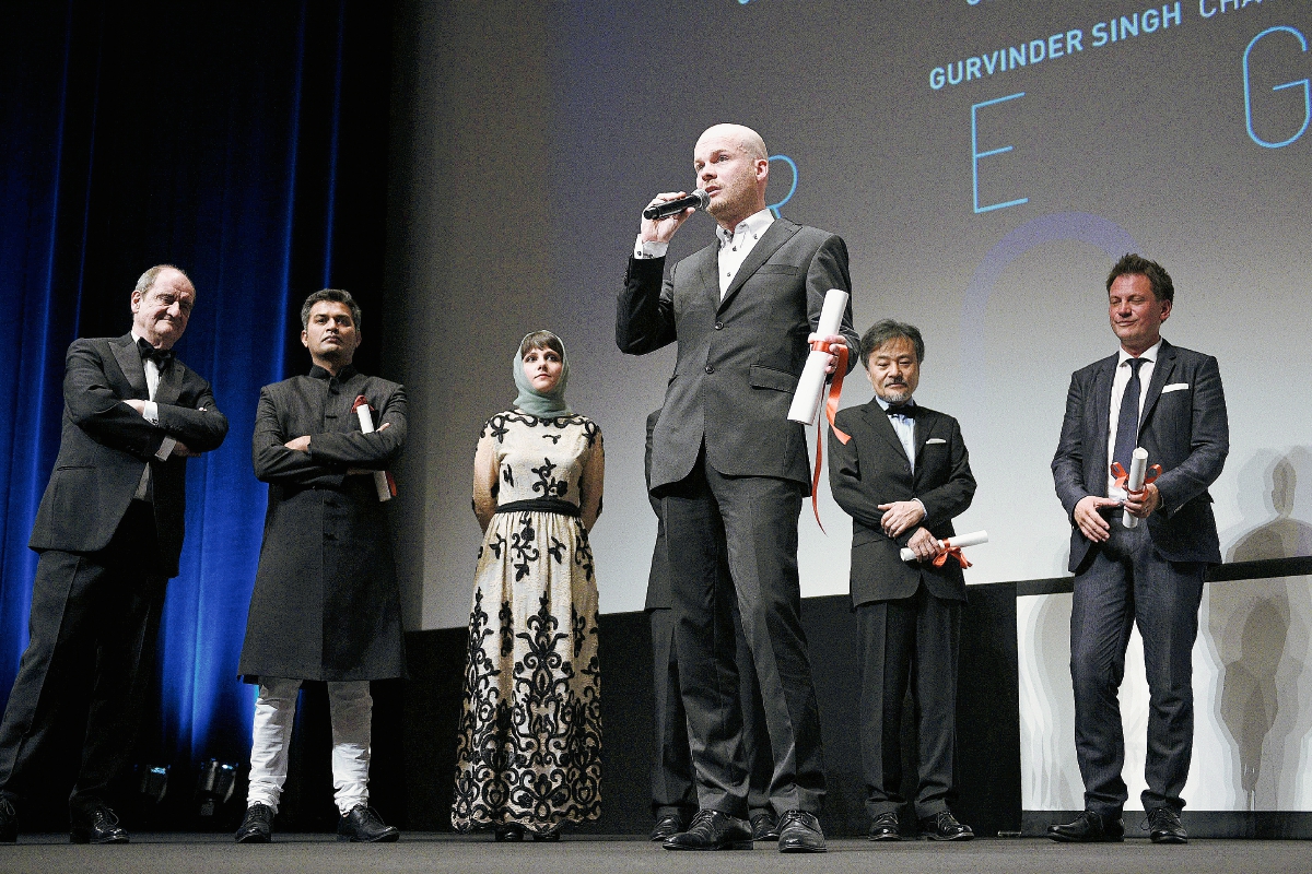 El director Grímur Hákonarson, durante su discurso de agradecimiento. (Foto Prensa Libre: EFE)