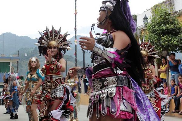 Grupo de mujeres de Cubulco, Baja Verapaz, organiza convite para despedir el año. (Foto Prensa Libre: Carlos Grave)<br _mce_bogus="1"/>