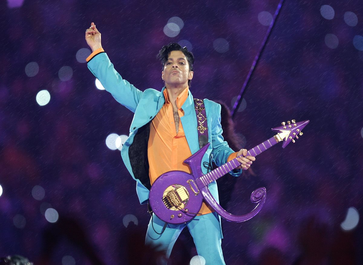 Prince fue una de las estrellas más aplaudidas en el escenario mundial. (Foto Prensa Libre: AP)