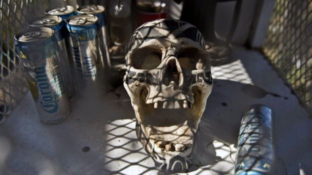 De los carteles a los consumidores, el lenguaje que empezó siendo un código secreto se permeó a las calles. (RONALDO SCHMEDIT/AFP)