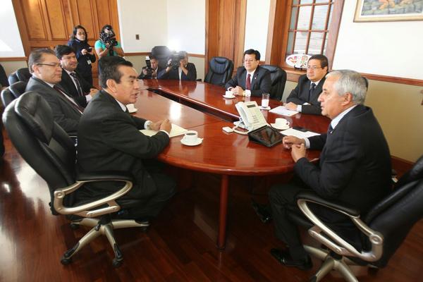 El presidente del Organismo Judicial, Felipe Baquiax  y magistrados sostiene una reunión con el presidente  Otto Pérez Molina en casa Presidencial.<br _mce_bogus="1"/>