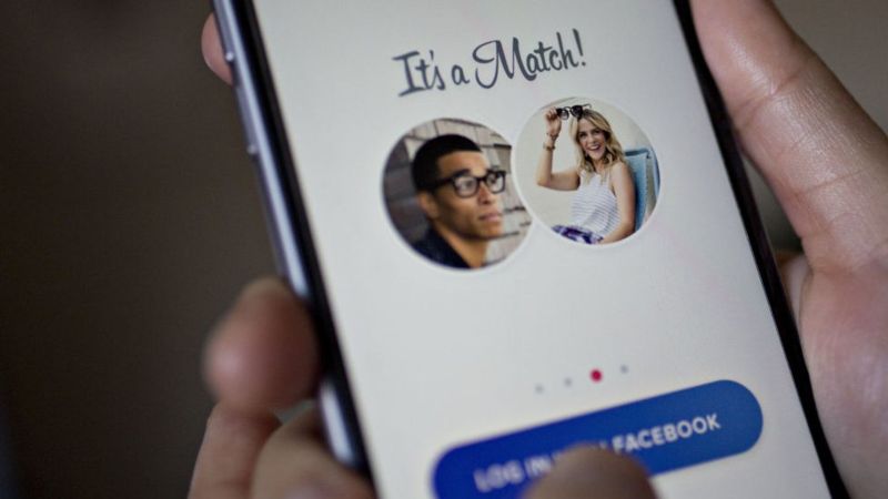 Al estar vinculada a Facebook, Tinder también tiene acceso a tus "Me gusta" en la red social. (Getty Images).
