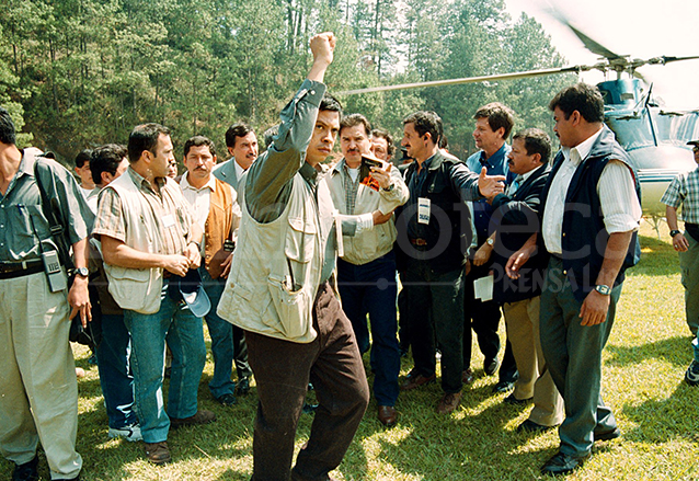 Miembros del EMP escoltando al presidente Alfonso Portillo. (Foto: Hemeroteca PL)