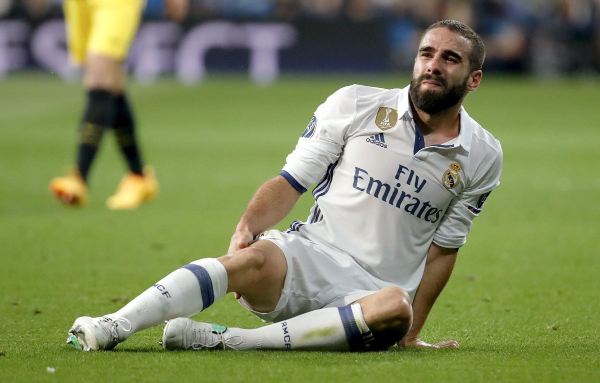 Dani Carvajal se queja de una lesión por la que tuvo que ser sustituido.