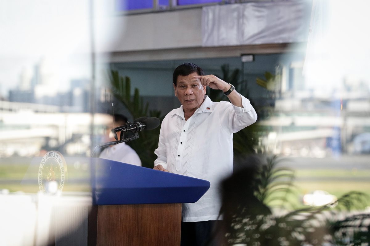 Rodrigo Duterte ha desatado polémicas por sus encendidos discurso e insultos soeces. (Foto Prensa Libre: EFE)